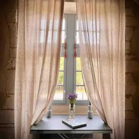 Au Pays De Gide Feutre Dans Un Chateau * Lussan (Gard)