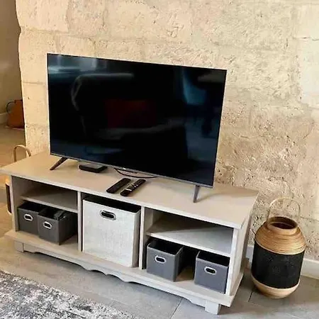 Au Pays De Gide Feutre Dans Un Chateau * Lussan (Gard)