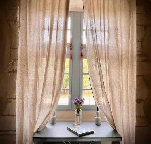 Au Pays De Gide Feutre Dans Un Chateau * Lussan (Gard)