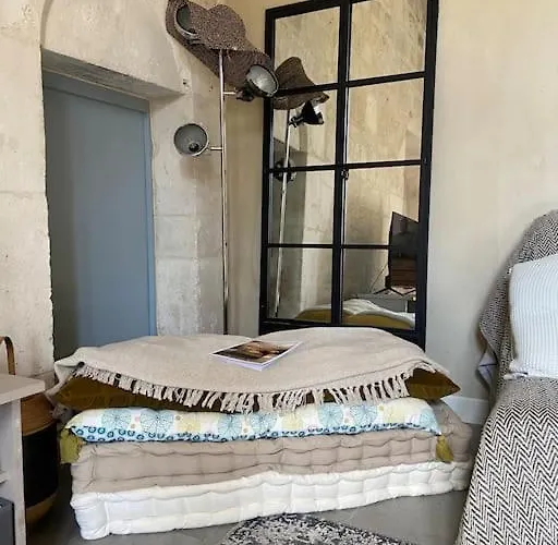 Au Pays De Gide Feutre Dans Un Chateau Lussan (Gard)