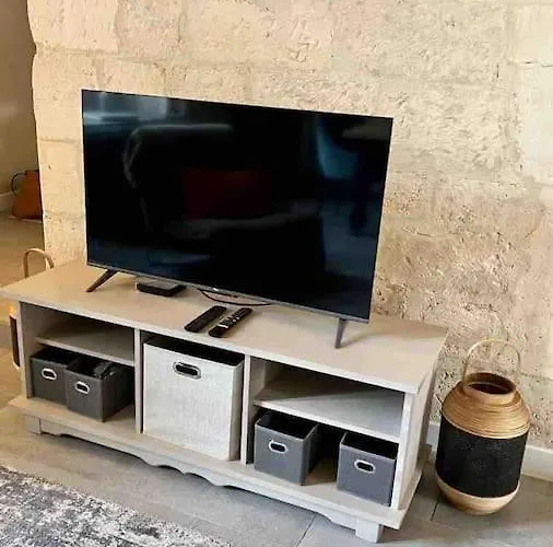 Au Pays De Gide Feutre Dans Un Chateau * Lussan (Gard)